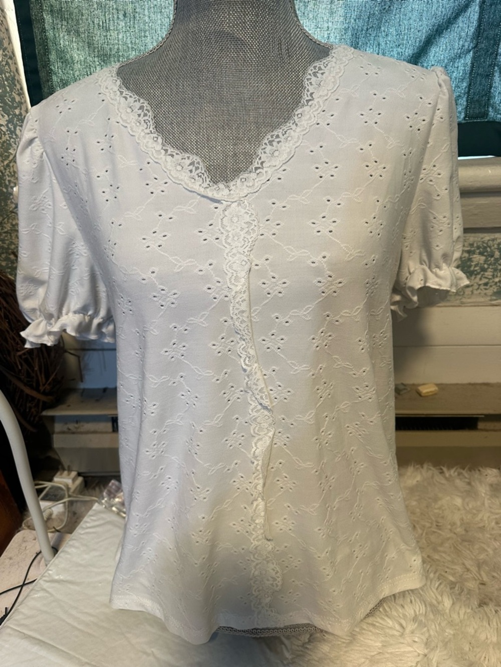 SHEIN White Eyelet Lace-Trim Puff Sleeve Blouse